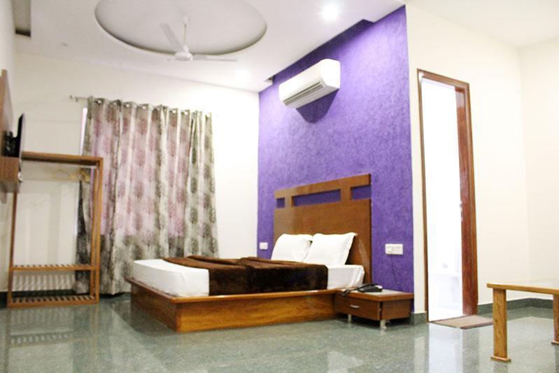 Grace Hotel Karnāl Buitenkant foto