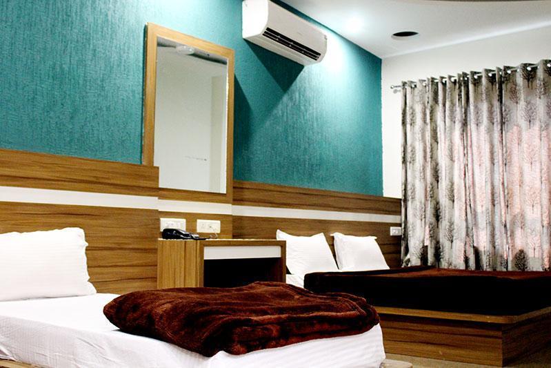 Grace Hotel Karnāl Buitenkant foto