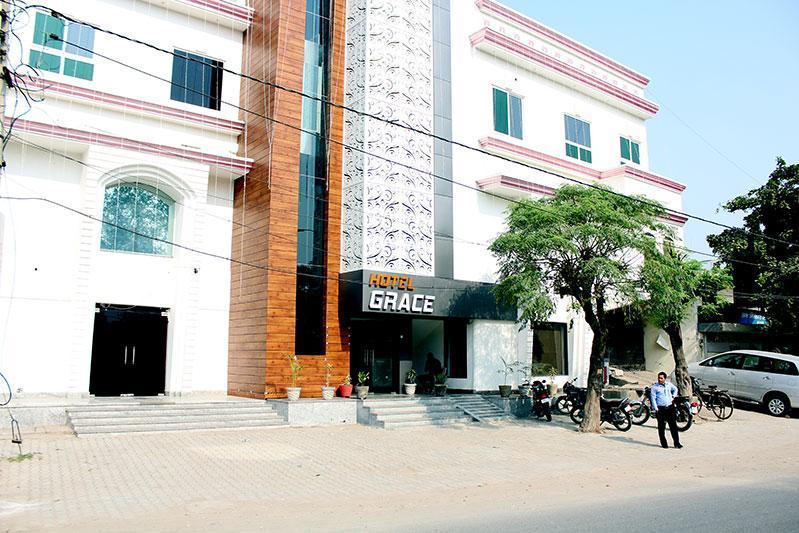 Grace Hotel Karnāl Buitenkant foto