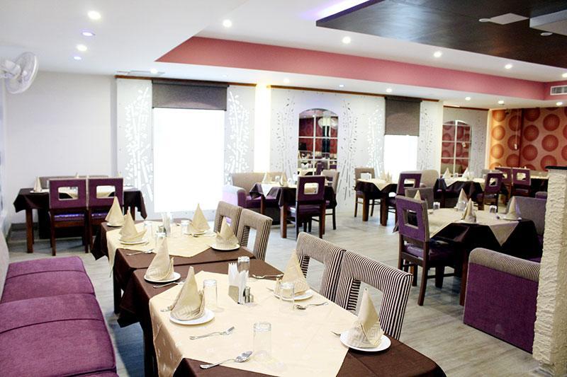 Grace Hotel Karnāl Buitenkant foto