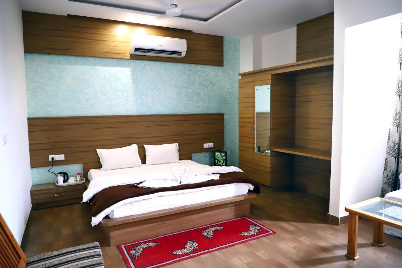 Grace Hotel Karnāl Buitenkant foto