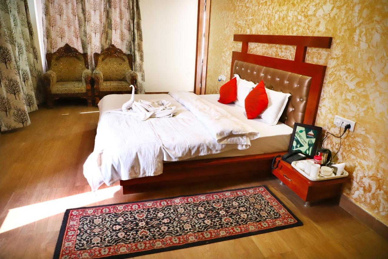 Grace Hotel Karnāl Buitenkant foto
